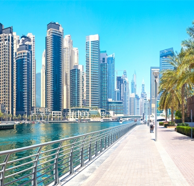 Overview of Dubai's The Marina promenade